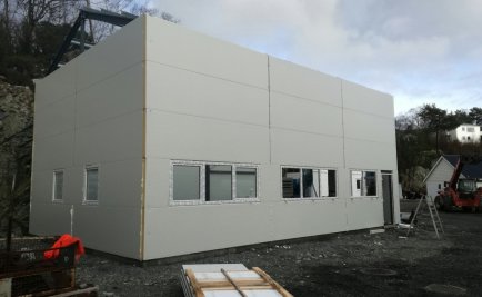 steel-hall-with-sandwich-panels.jpg