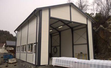 a-sandwich-panel-consisting-of-sheet-steel-claddings-and-a-structural-insulating-core.jpg