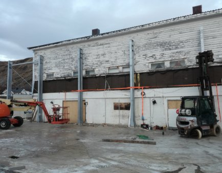 steel-poles-element-of-the-steel-hall-structure.jpg