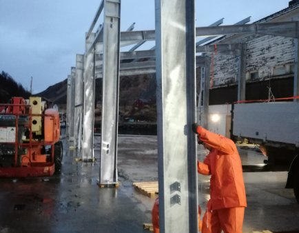 load-bearing-pillars-for-the-steel-hall.jpg