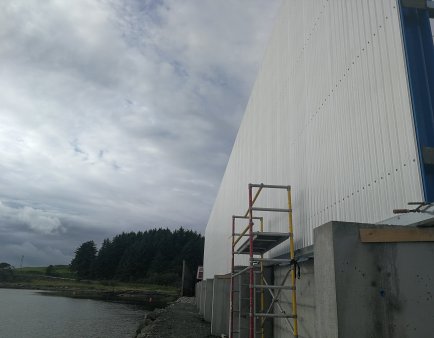 gutter-systems-for-roofs-of-steel-halls.jpg