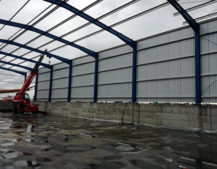sandwich-panel-consisting-of-a-structural-insulating-core-and-steel-cladding.jpg